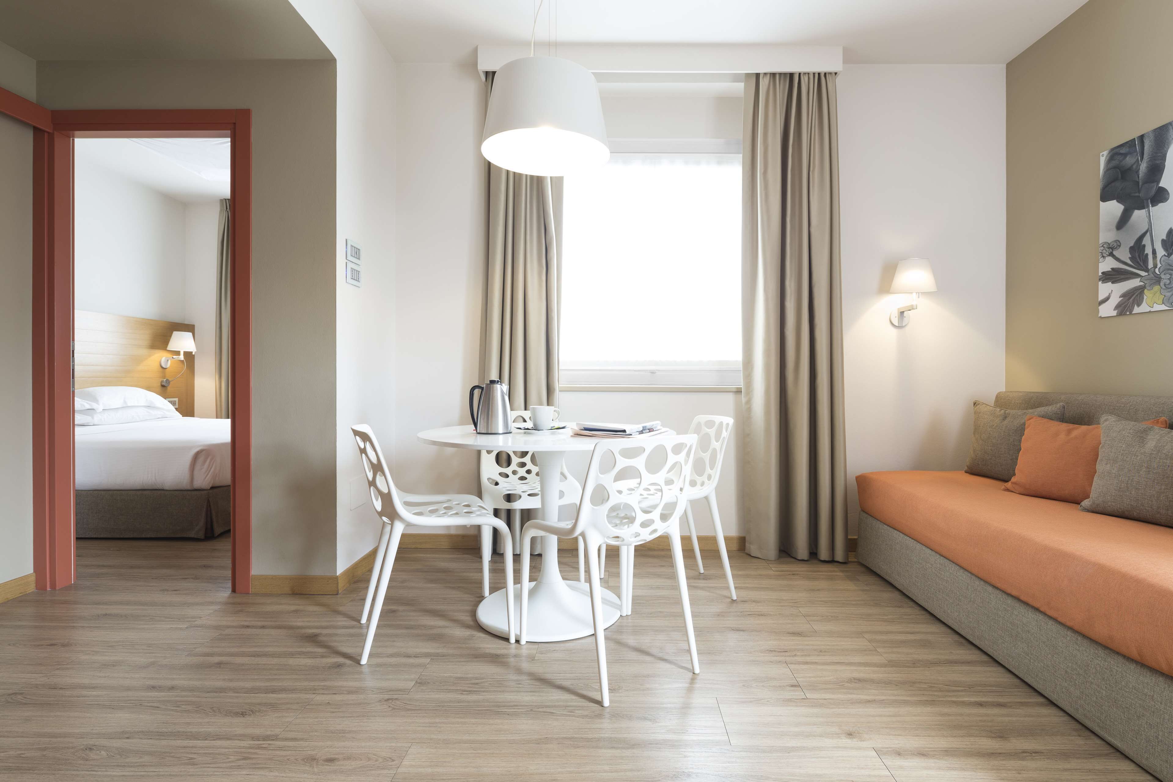 Executive Room, 1 King Bed, Non Smoking (with Single Sofabed) | 1 bedroom, hypo-allergenic bedding, down comforters, memory foam beds