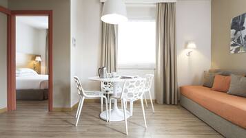 Executive Room, 1 King Bed | 1 bedroom, hypo-allergenic bedding, down comforters, memory foam beds