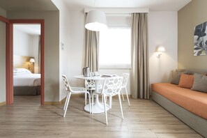 Executive Room, 1 King Bed, Non Smoking (with Single Sofabed)