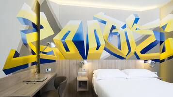 Comfort Room, 1 Queen Bed, Non Smoking | 1 bedroom, hypo-allergenic bedding, down comforters, memory foam beds