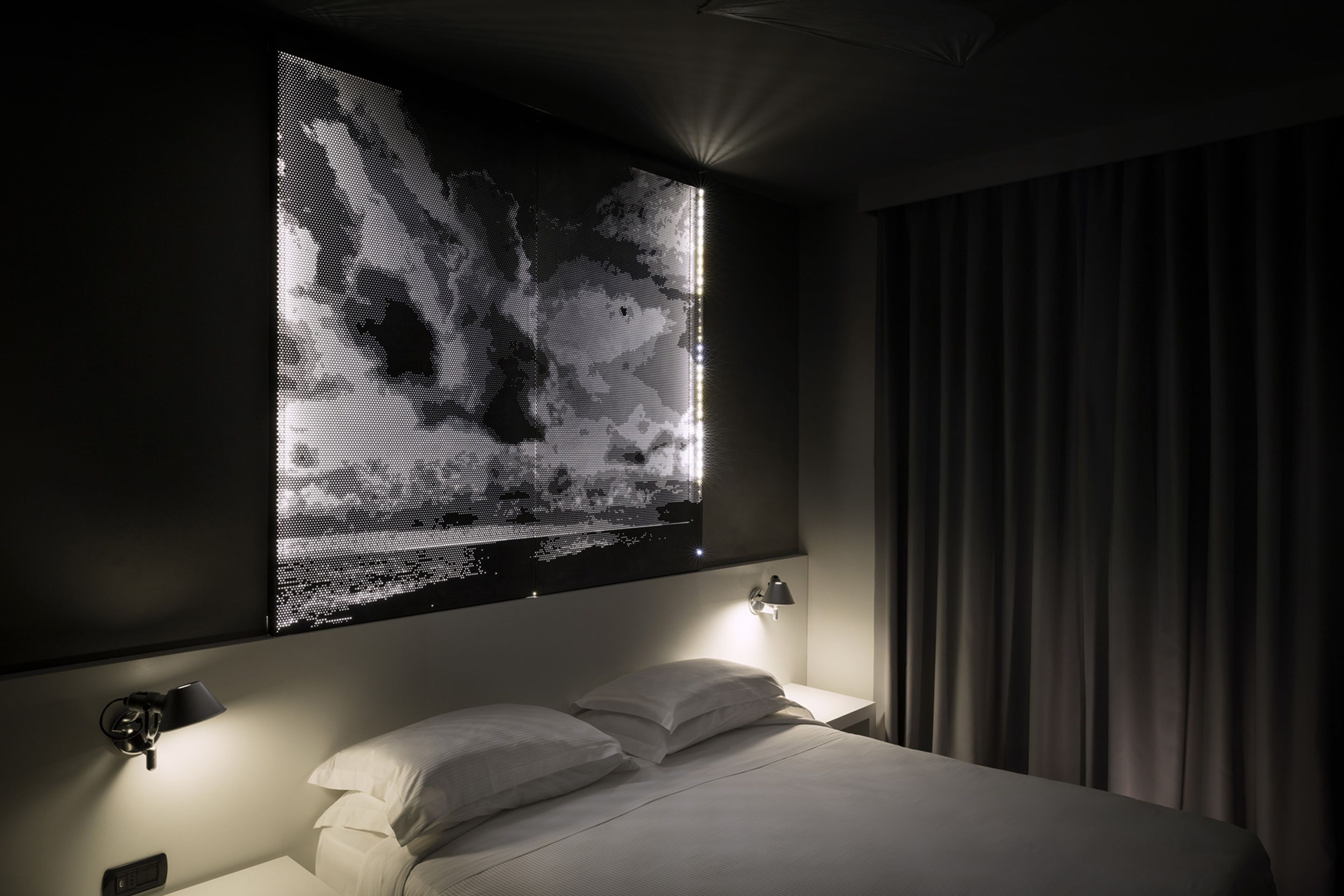 comfort room, 1 king bed, non smoking | 1 bedroom, hypo-allergenic bedding, down duvets, memory-foam beds