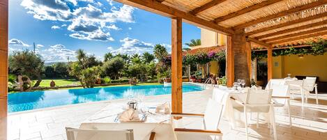 Breakfast and dinner served, pool views