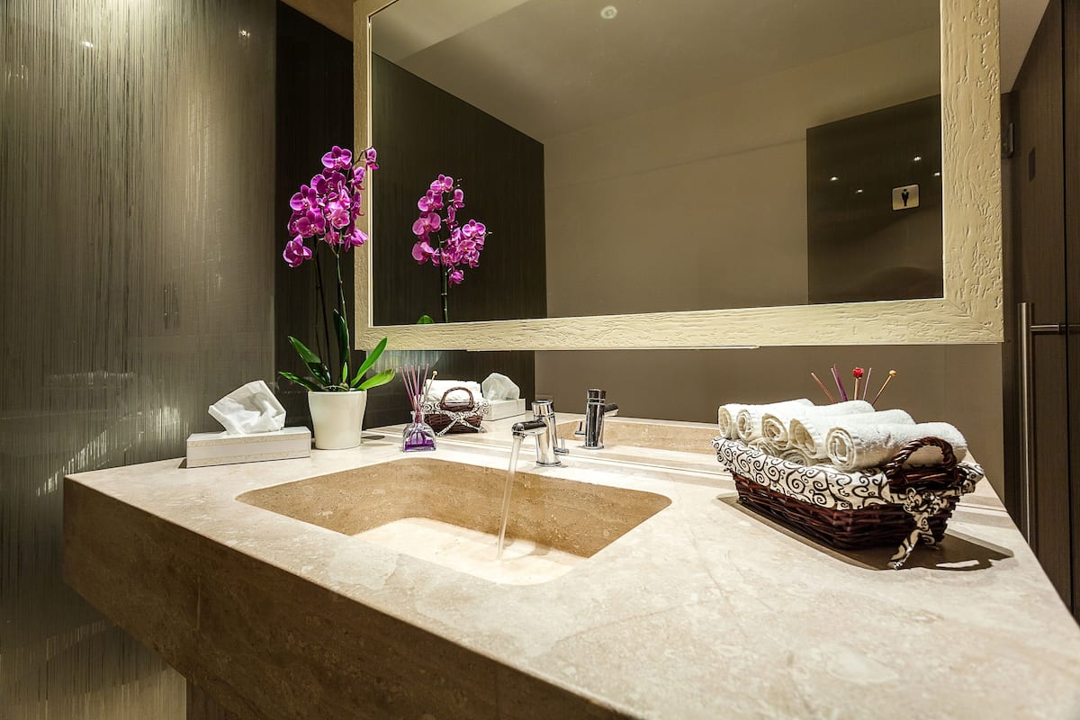 hot tub, steam room, turkish bath/hammam, aromatherapy