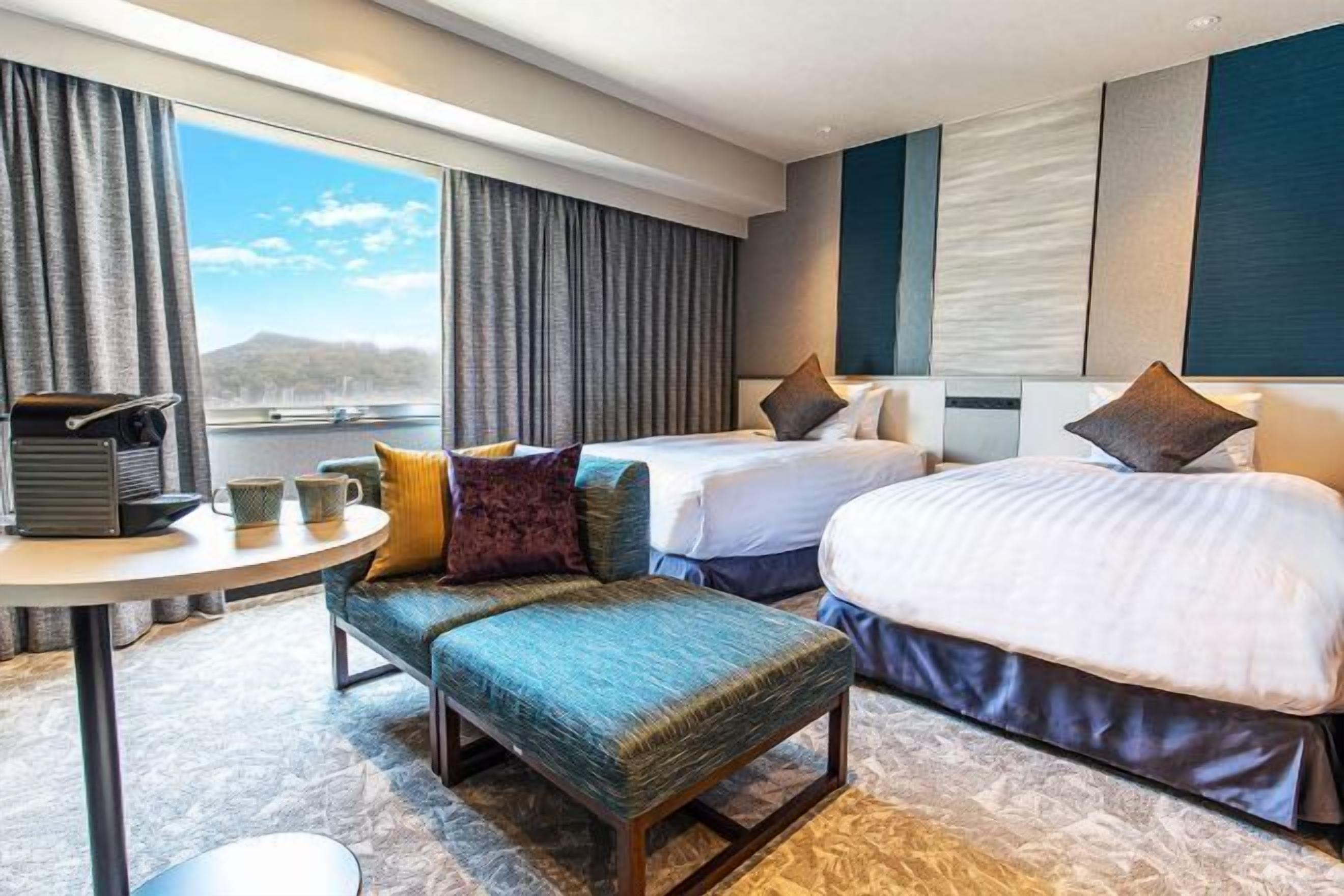 Caja de seguridad en la habitación y escritorio 