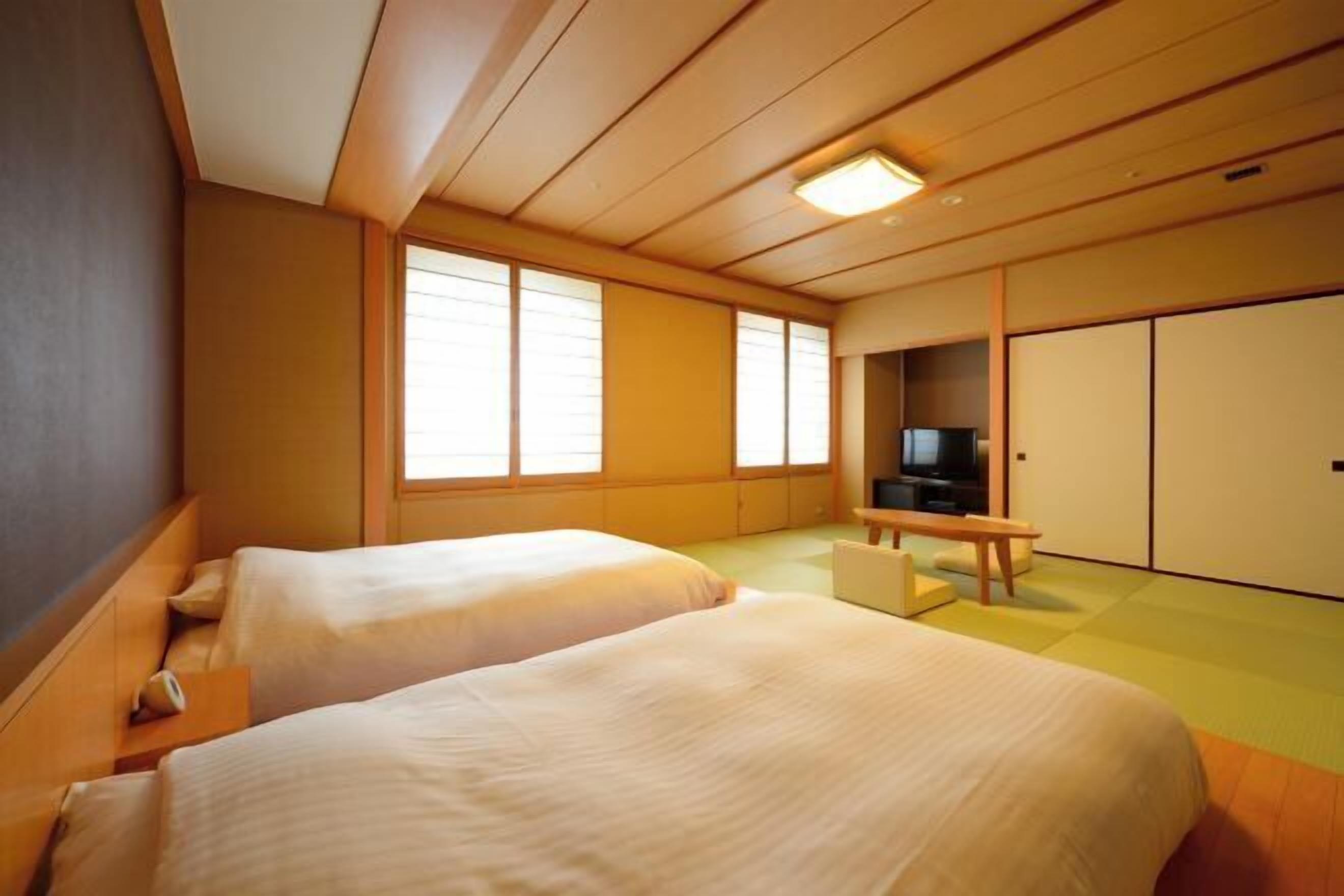 Premium bedding, down comforters, minibar, in-room safe