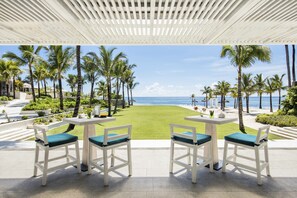 5 間餐廳，供應早餐、午餐和晚餐，國際料理