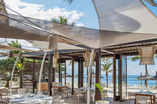5 restaurants; breakfast, lunch, and dinner served