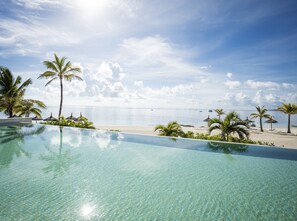 3 outdoor pools, pool umbrellas, sun loungers - Long Beach Mauritius (Belle Mare)