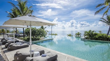 3 outdoor pools, pool umbrellas, sun loungers
