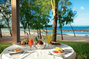 Deluxe Beach Front suite  | Outdoor dining | 5 restaurants, breakfast, lunch, dinner served; international cuisine 