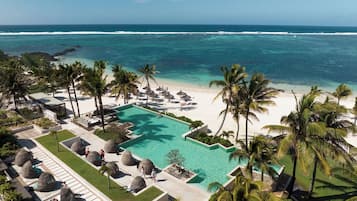 3 outdoor pools, pool umbrellas, pool loungers