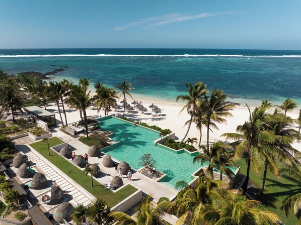 3 outdoor pools, pool umbrellas, sun loungers