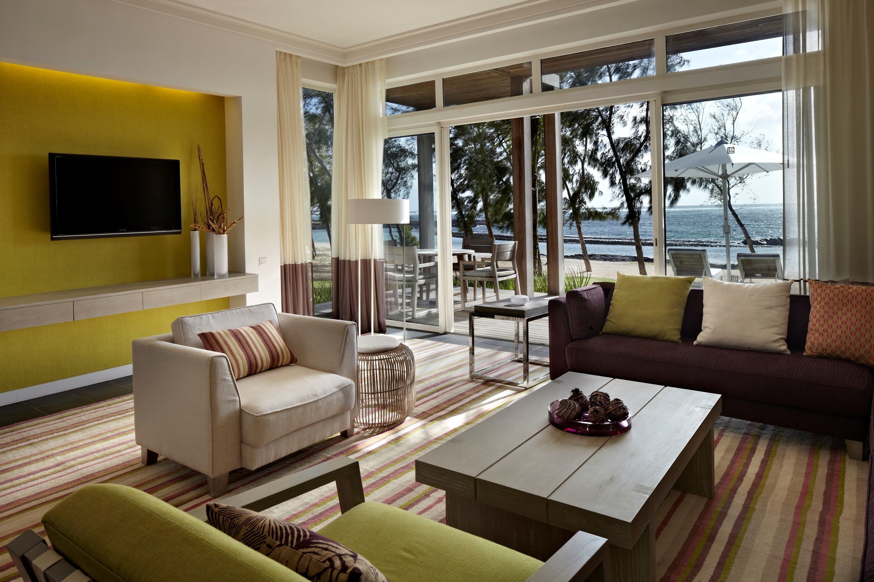 40-inch lcd tv with satellite channels, tv, ipod dock