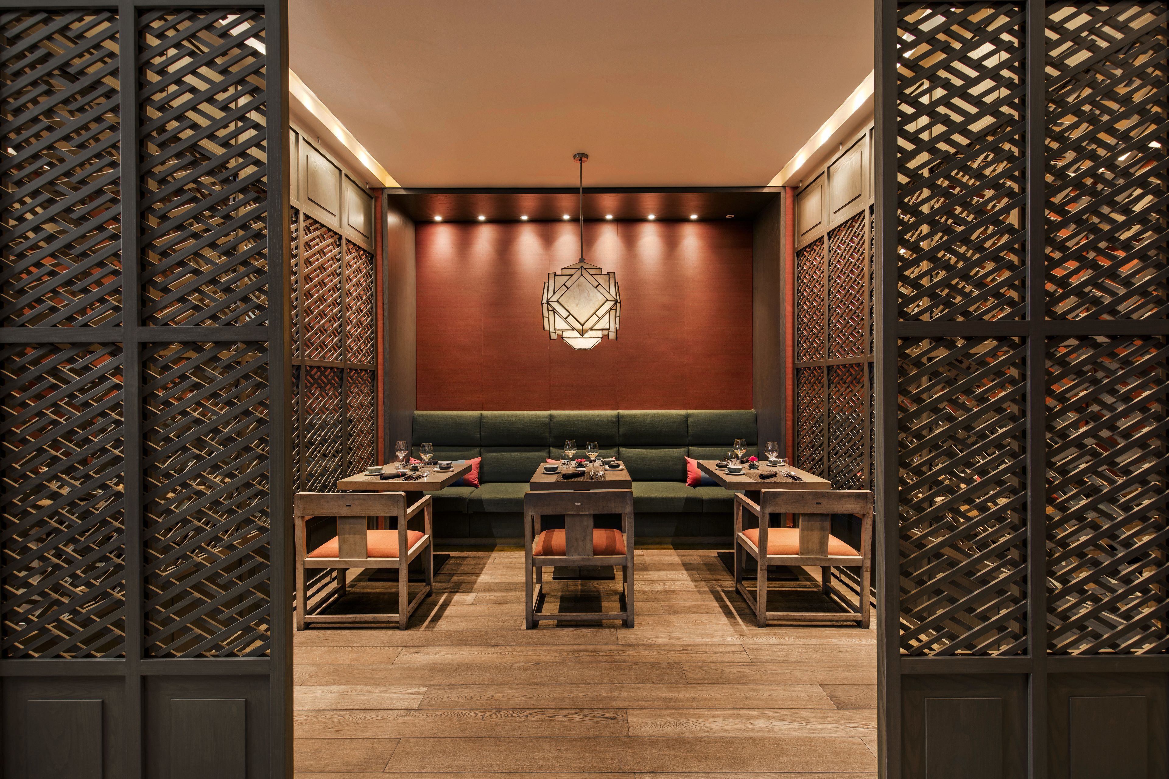 5 restaurants, breakfast, lunch, dinner served; international cuisine