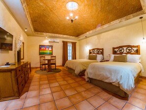 Cabaña superior | Tabla de planchar con plancha y ropa de cama 