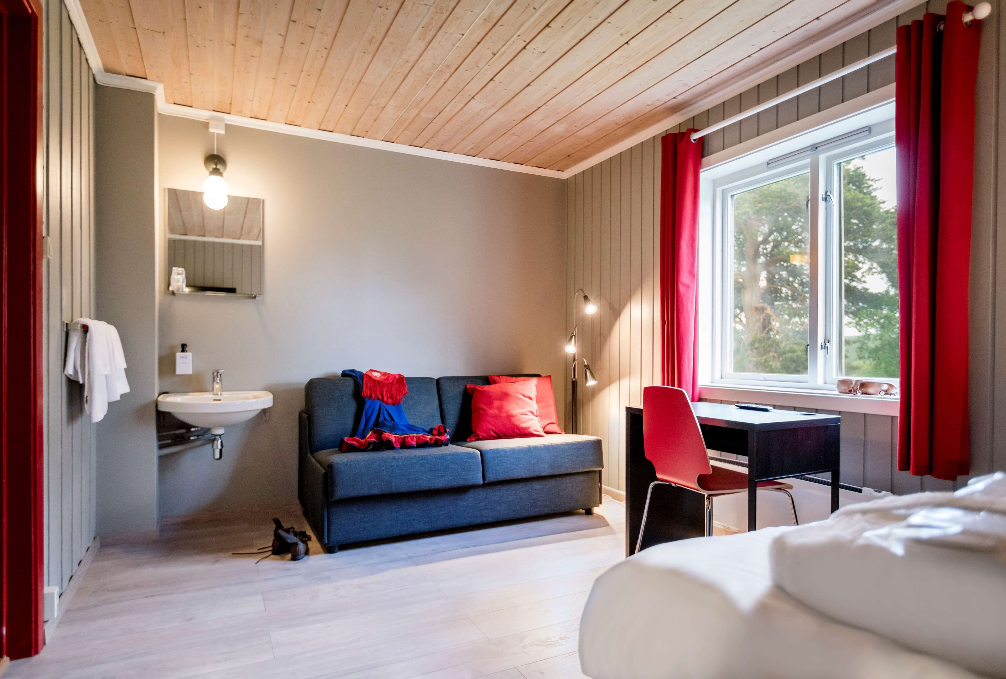 1 bedroom, desk, soundproofing, free wifi