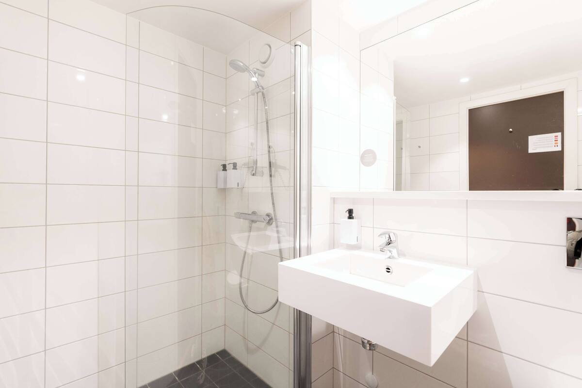 family room (wall bed (family four)) | 1 bedroom, desk, soundproofing, free wifi