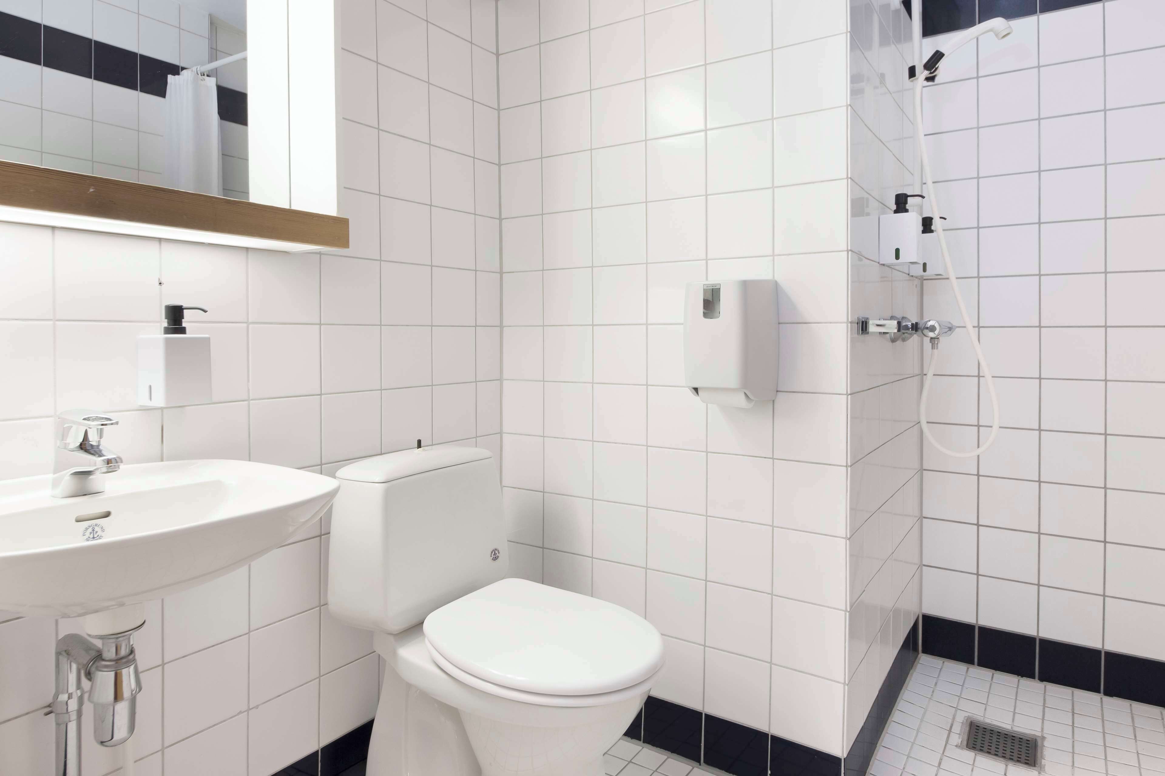 1 bedroom, desk, soundproofing, free wifi