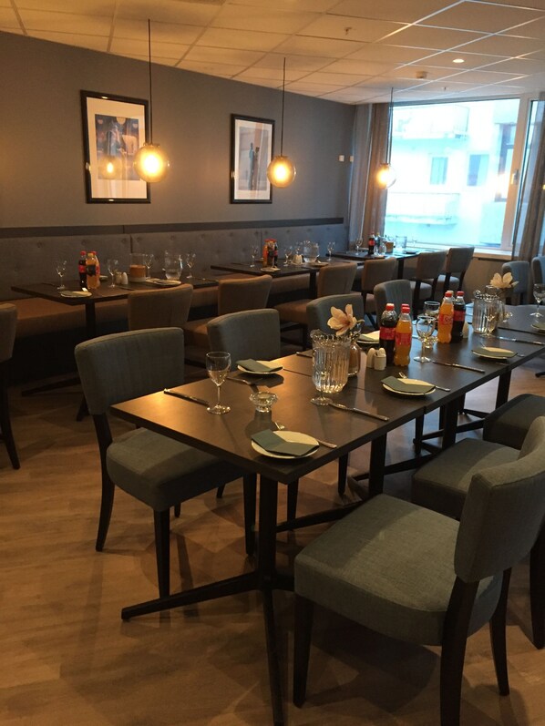 Free continental breakfast 