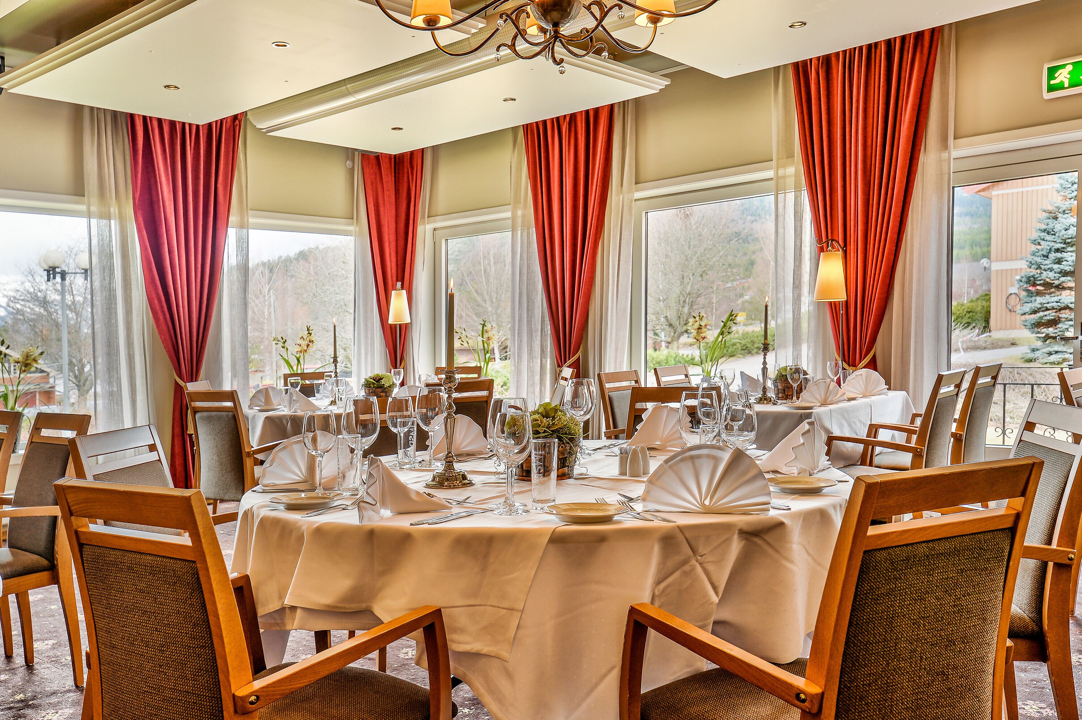 3 restaurantes; se sirven desayunos 