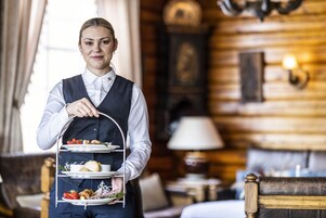 3 restaurantes, é servido café da manhã