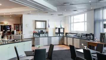 Daily buffet breakfast (NOK 200 per person)