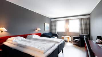 Standard-Zweibettzimmer | Schreibtisch, Verdunkelungsvorhänge, schallisolierte Zimmer, WLAN