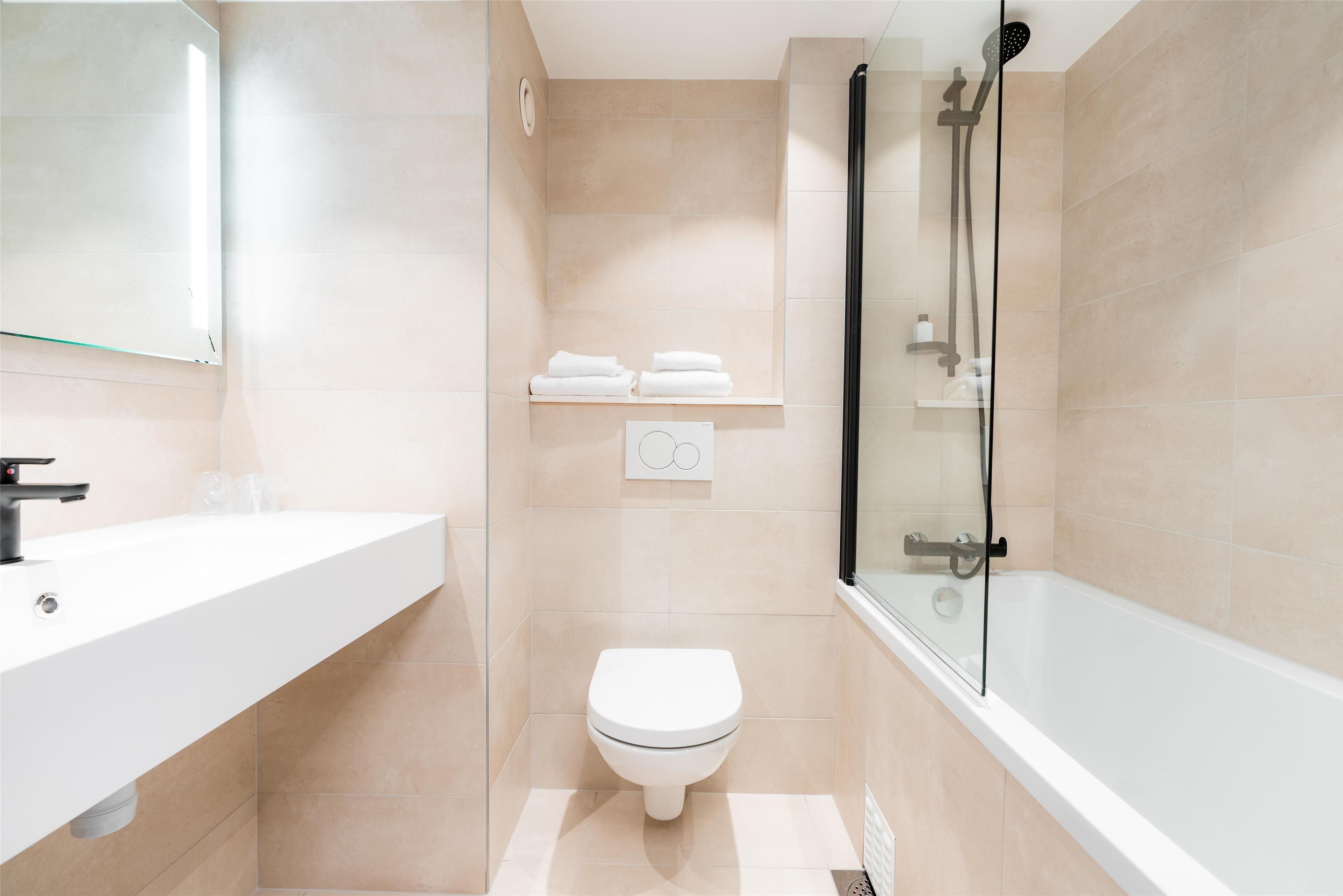 Standard Twin Room | Bathroom | Towels