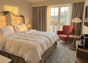 Chambre supérieure, 1 très grand lit et 1 canapé-lit | Lit avec matelas à plateau-coussin, rideaux d’obscurcissement