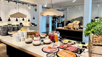 Daily buffet breakfast (NOK 305 per person)