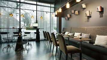 Daily buffet breakfast (NOK 200 per person)