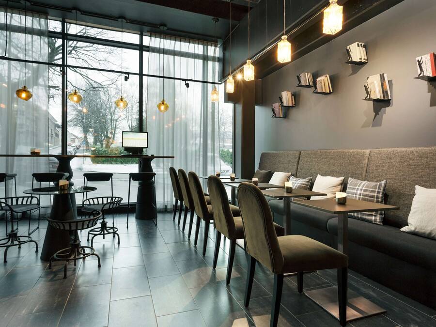 Daily buffet breakfast (NOK 200 per person)