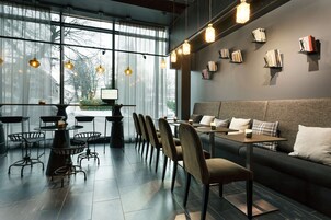 Daily buffet breakfast (NOK 200 per person)