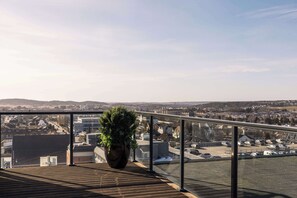 Junior-Suite | Schreibtisch, Bügeleisen/Bügelbrett, kostenloses WLAN, Bettwäsche
