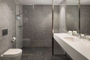 Junior Suite | Bathroom | Designer toiletries, hair dryer, towels