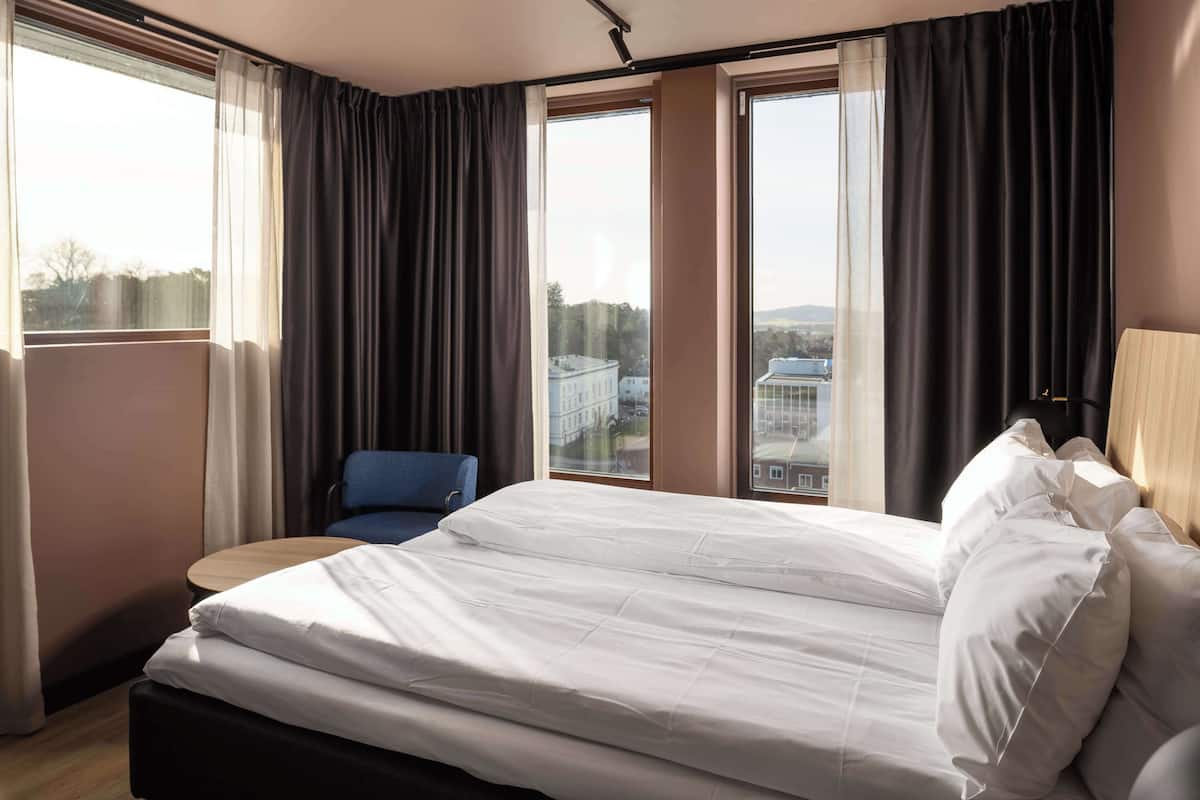 Desk, iron/ironing board, free WiFi, bed sheets