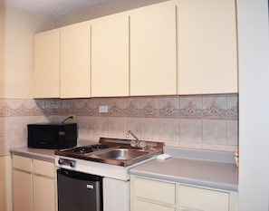 Studio, 2 Double Beds | Private kitchenette