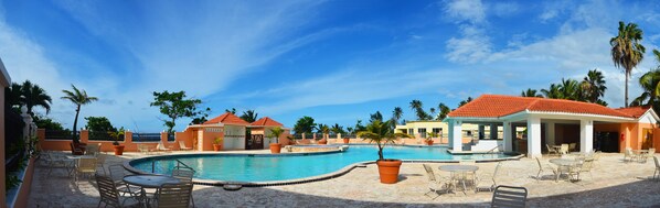 2 outdoor pools