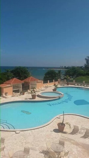 2 outdoor pools