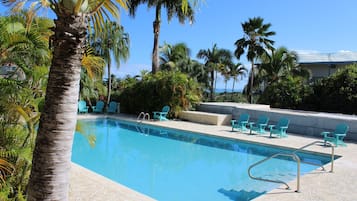 2 outdoor pools, sun loungers