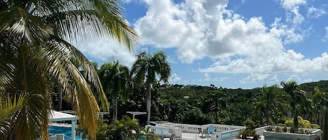 2 outdoor pools, sun loungers