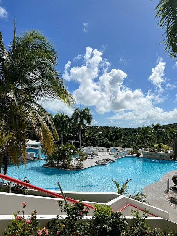 2 outdoor pools, pool loungers