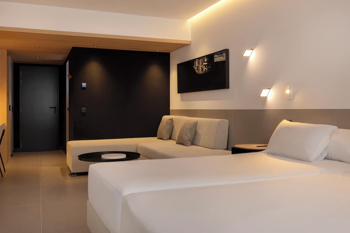 Chambre double (Lounge) | 1 chambre, minibar, coffre-fort pour ordinateur portable, bureau