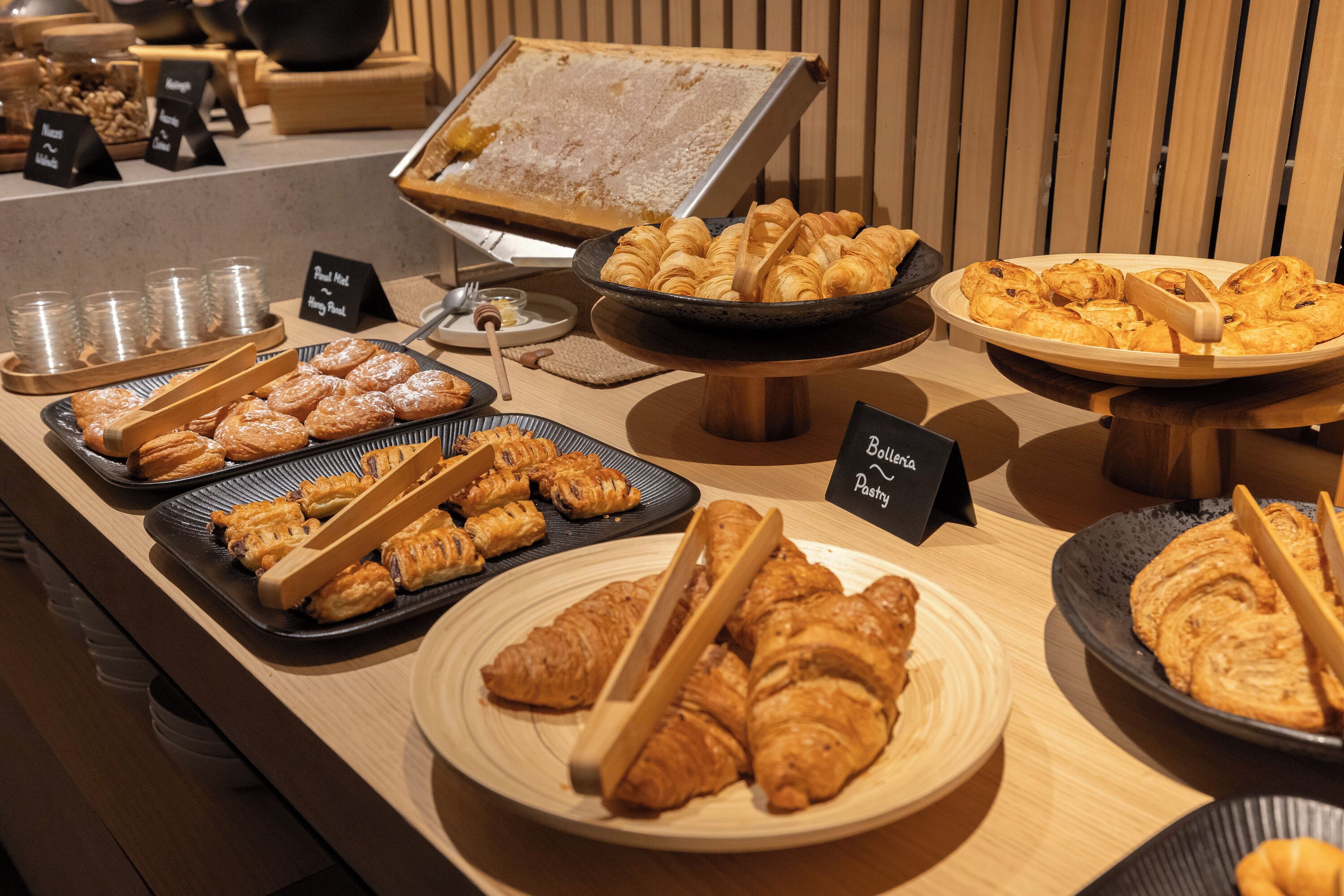 Tägliches Frühstücksbuffet gegen Gebühr