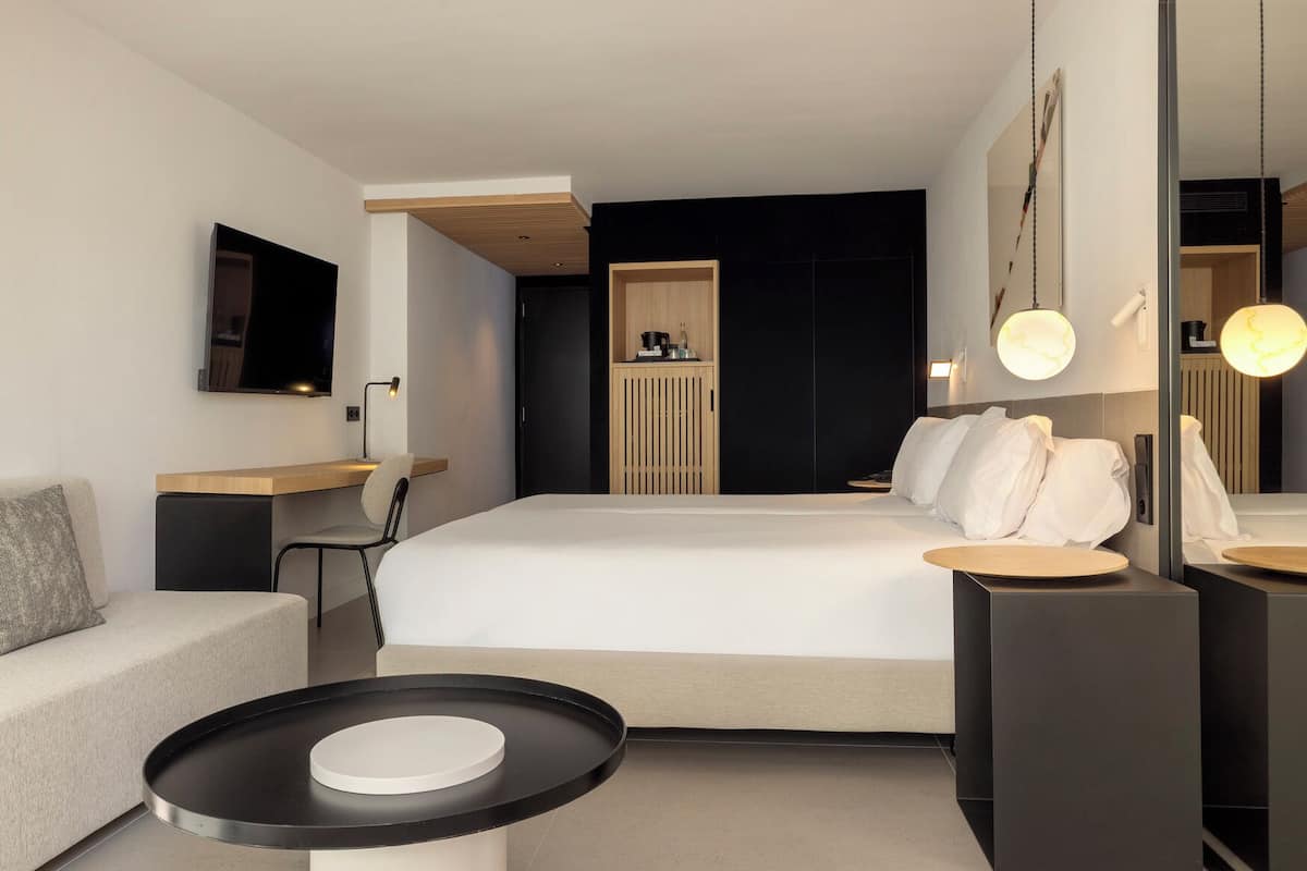 Minibar, in-room safe, desk, blackout drapes
