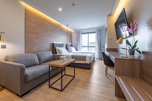 Minibar, una cassaforte in camera, una scrivania, Wi-Fi gratuito
