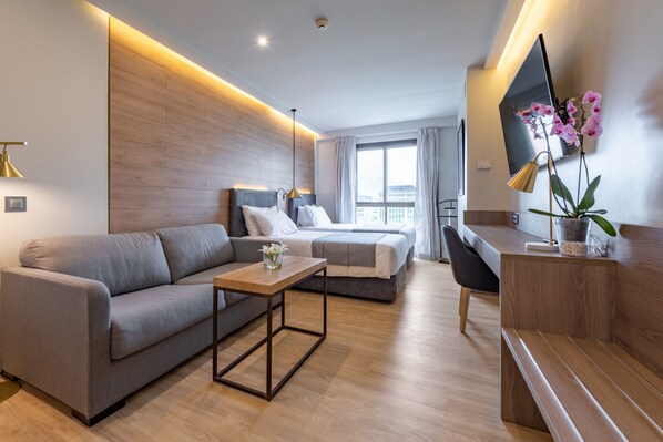 미니바, 객실 내 금고, 책상, 무료 WiFi