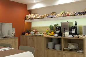 Colazione a buffet a pagamento, servita tutte le mattine 
