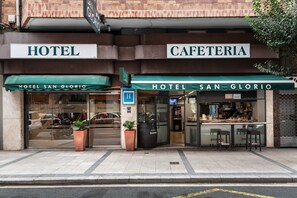 Front of property - Hotel San Glorio (Santander)