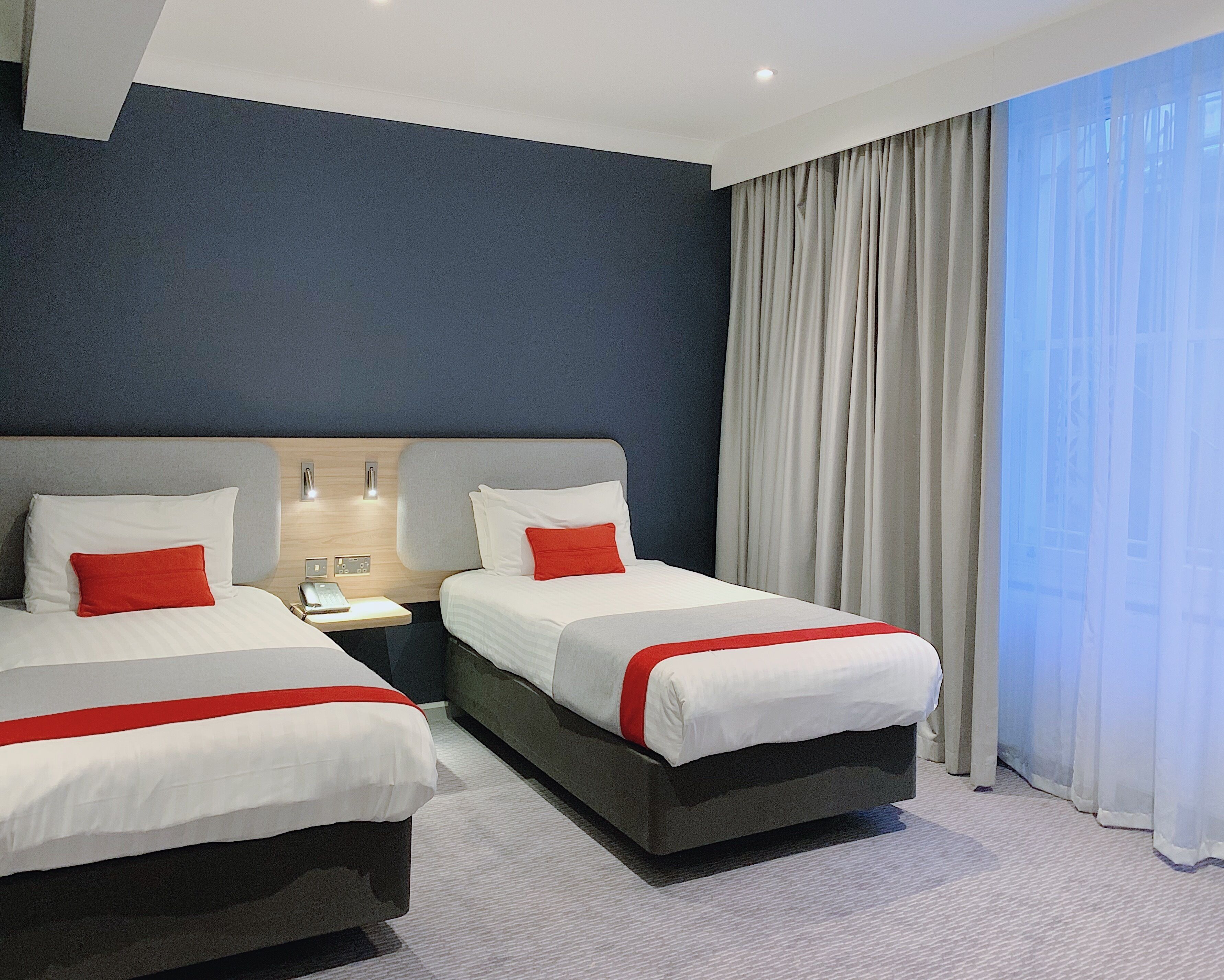 Photo - Holiday Inn Express London Victoria by IHG